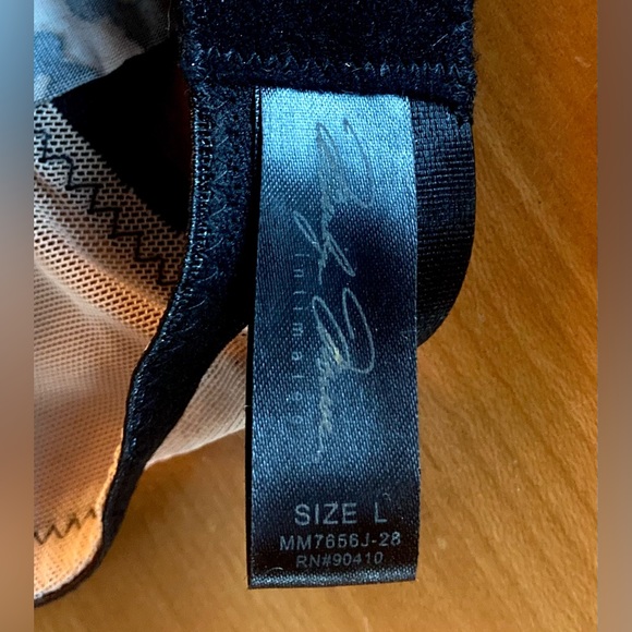 Marilyn Monroe Shapewear Top - Picture 4 of 5